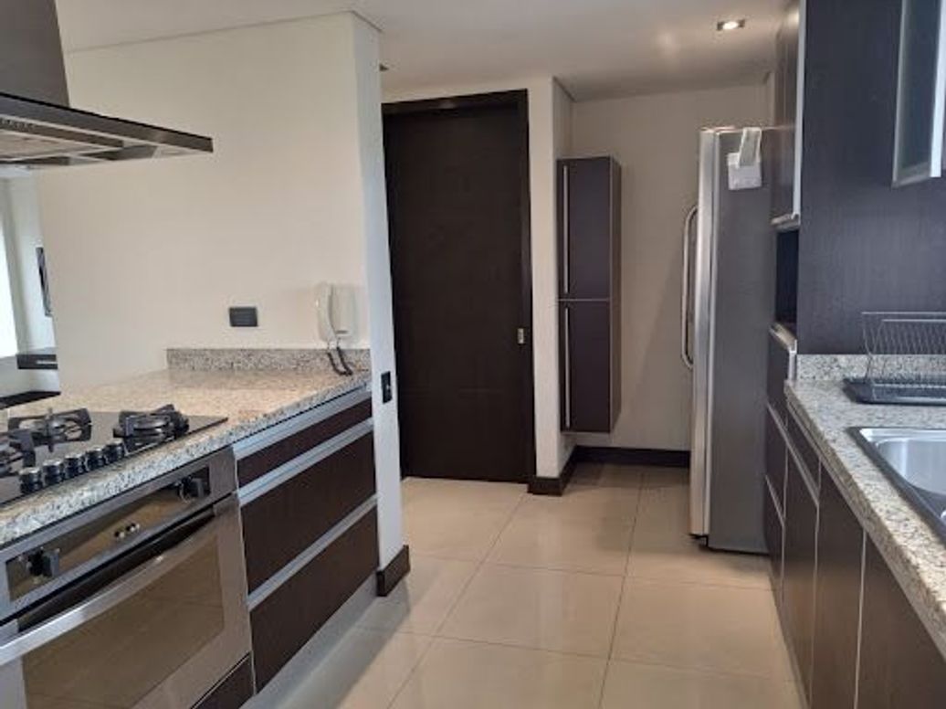 Apartamento de 4 alcobas en venta en El Contador, Bogotá, 250 m² · foto 14 de 20