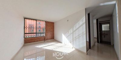 [VEN] ID HOUM: 117041

En Houm te ayudamos de forma fácil y segura. Los beneficios de comprar con nosotros:
    • Te ayudamos a conseguir financiamiento a través de una asesoría personalizada
    • Mediación y seguimiento de todo el proceso
    • Ponemos a tu disposición profesionales en notariado, registro y asesoría jurídica
¡Solo te preocupas de las firmas!

Departamento en venta, ubicado en el barrio Maipore, con una superficie construida de 50.00 m² y superficie total de 50.20 m². 

Sus principales características son:

    • 3 dormitorios
    • 2 baños
    • Admite mascotas
    • Cocina tipo americana
    • Piso 1
    • Año de construcción: 2020
            
Si compras con nosotros, te brindamos asesoría personalizada durante todo el proceso.
        
¡Comienza una nueva etapa con Houm! Compra fácil, rápido y seguro.