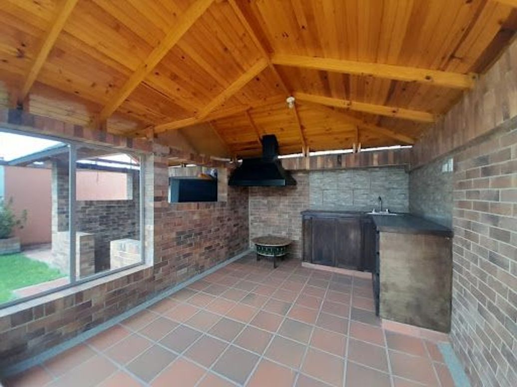 Casa de 5 alcobas en venta en San José De Bavaria, Bogotá, 240 m² · foto 19 de 20