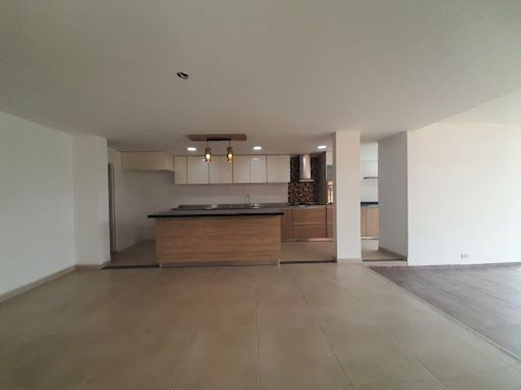 Casa de 5 alcobas en venta en San José De Bavaria, Bogotá, 240 m² · foto 5 de 20