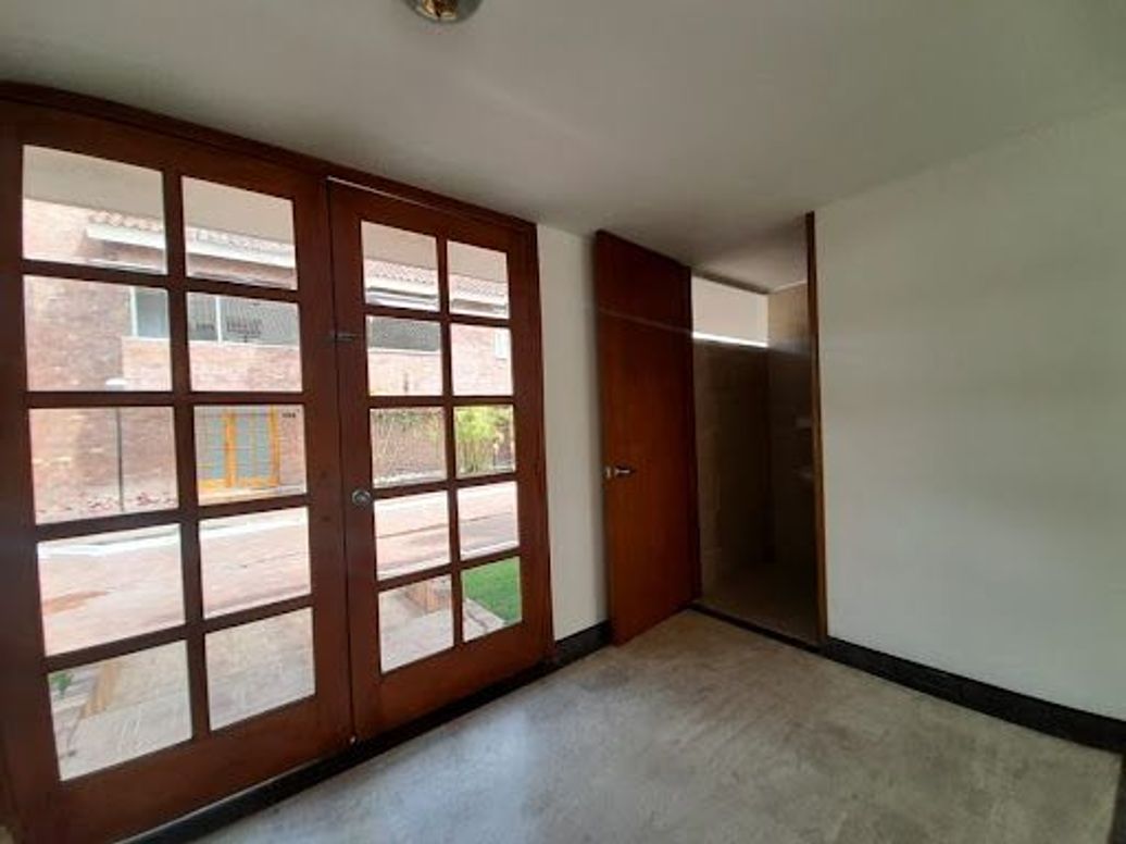 Casa de 5 alcobas en venta en San José De Bavaria, Bogotá, 240 m² · foto 2 de 20