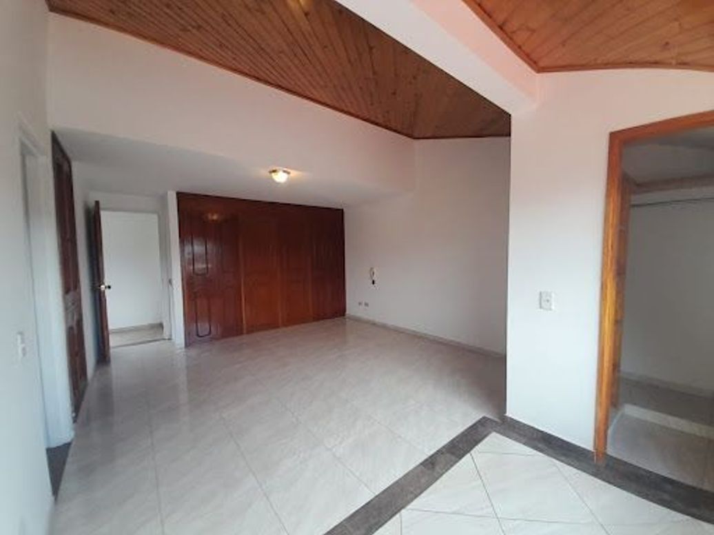 Casa de 5 alcobas en venta en San José De Bavaria, Bogotá, 240 m² · foto 9 de 20