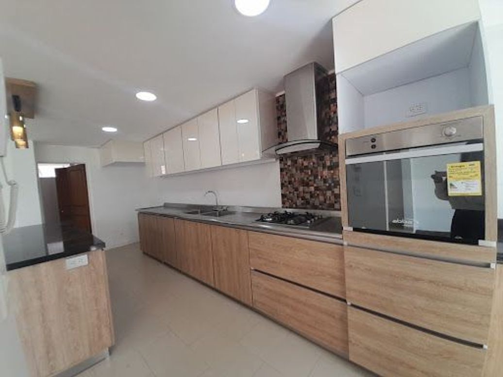Casa de 5 alcobas en venta en San José De Bavaria, Bogotá, 240 m² · foto 6 de 20
