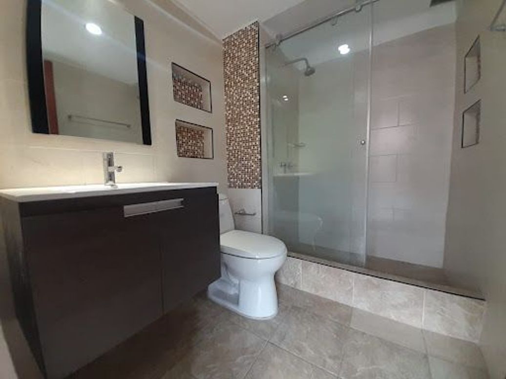 Casa de 5 alcobas en venta en San José De Bavaria, Bogotá, 240 m² · foto 17 de 20