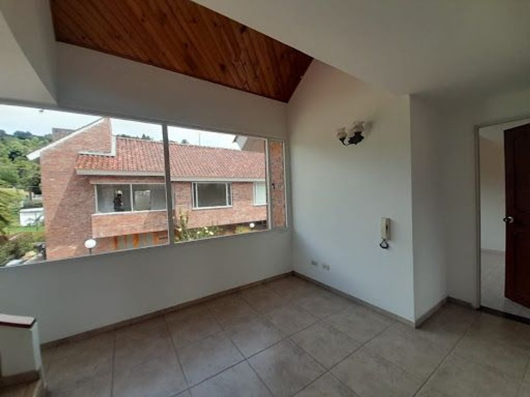 Casa de 5 alcobas en venta en San José De Bavaria, Bogotá, 240 m² · foto 13 de 20