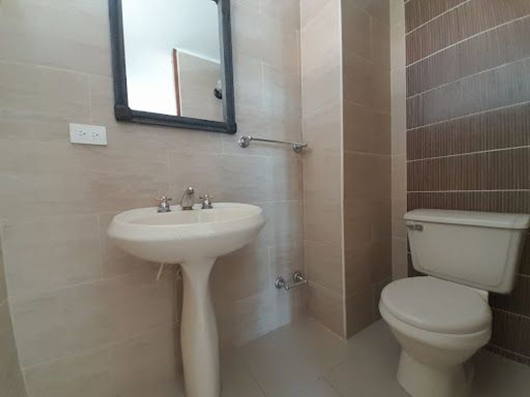Casa de 5 alcobas en venta en San José De Bavaria, Bogotá, 240 m² · foto 18 de 20