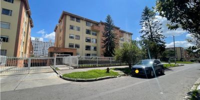 Apartamento agradable y espacioso de 61.84 m². Dependencias: Tres habitaciones, baño privado en la habitación principal, baño social, sala comedor, cocina integral y zona de lavandería independiente. El apartamento tiene ventilación y buena iluminación natural. Adicional tiene parqueadero para 1 carro, y deposito.

Edificio compuesto por salón social, portería 24 horas, parqueadero de visitantes, parque infantil, cacha mixta, además de zonas verdes.
