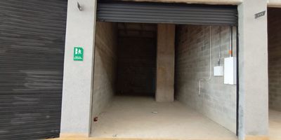 Local comercial ubicado en rionegro en un excelente sector de los colegios, cuenta con parqueaderos comunes, buen acceso peatonal