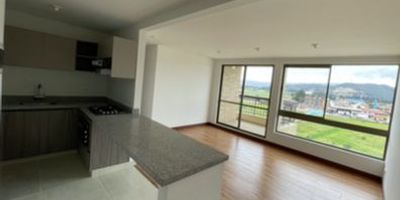 APARTAMENTO, Piso 6, CIENTO DIEZ MT2. Cuenta con 3 habitaciones, estudio, sala de TV, 3 baños, sala, comedor, cocina abierta tipo americano, zona de ropas, ascensor, citofonía, shut de basuras, vigilancia 24 horas y parqueadero cubierto privado, se entrega con cortinas. El conjunto cuenta con amplias zonas sociales, zonas de recreación como cancha múltiple y teatrino, juegos infantiles, piscina cubierta, turco y sauna hombres y mujeres, gimnasio dotado, zona de BBQ, salón social y parqueaderos para visitantes, Además, SENDEROS DE GIRASOLES está cerca de todo Centros Comerciales, Colegios, universidades, Restaurantes, Centros De Salud Y Parques Recreativos.