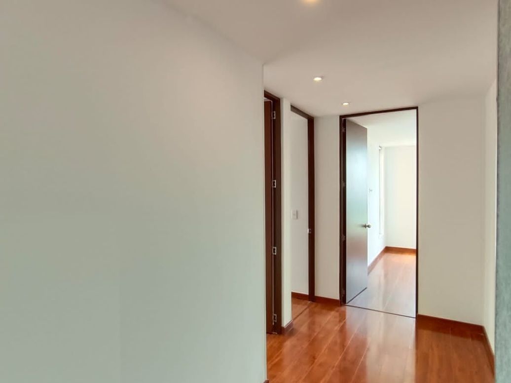 Apartamento de 3 alcobas en venta en San Antonio Nor - Occidental, Bogotá, 84 m² · foto 7 de 11