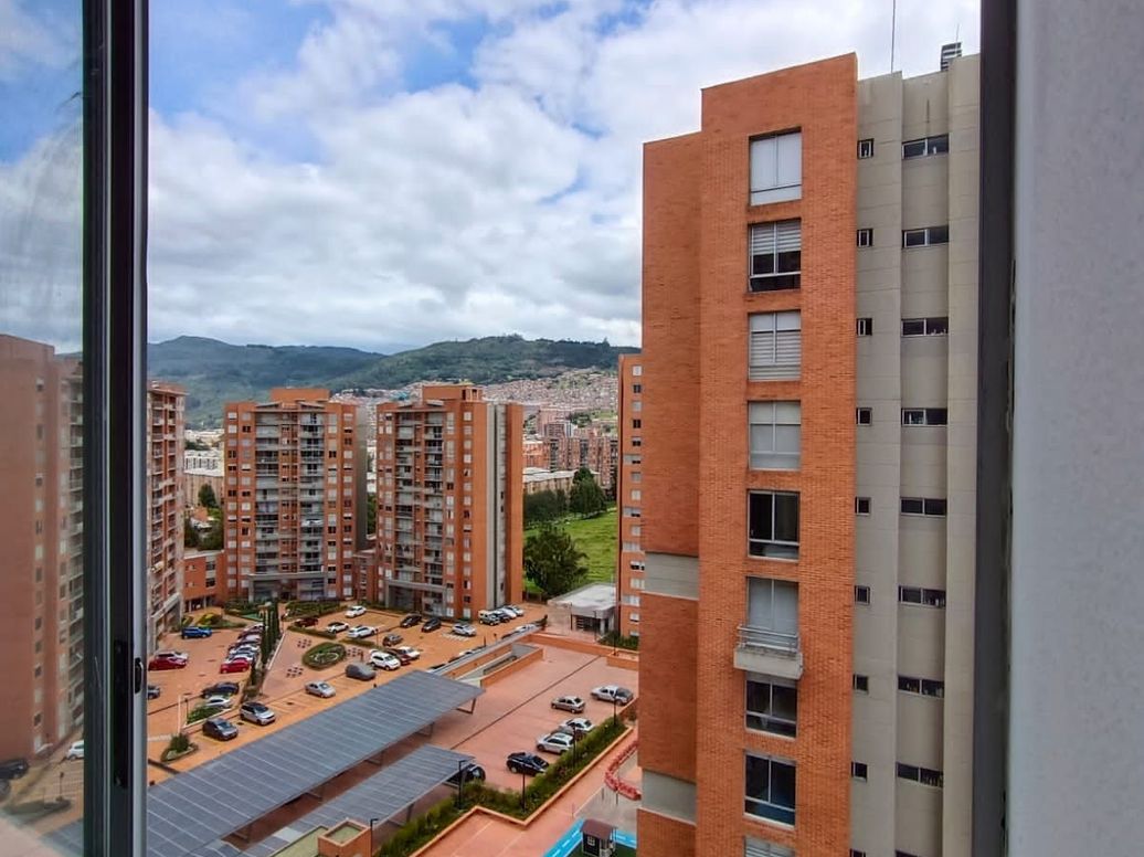 Apartamento de 3 alcobas en venta en San Antonio Nor - Occidental, Bogotá, 84 m² · foto 2 de 11
