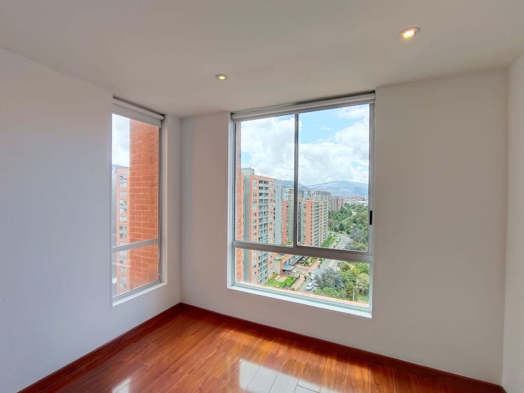 Apartamento de 3 alcobas en venta en San Antonio Nor - Occidental, Bogotá, 84 m² · foto 4 de 11