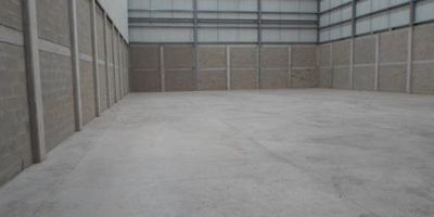 Bodegas ARRIENDO VENTA EN FUNZA con doble acceso al parque, sobre vía principal, facilidad de transporte, bodega con área de almacenaje de setecientos treinta metros m cuadrados , once metros de altura, cincuenta kwa, cinco toneladas de capacidad por metro cuadrado, muelle a nivel y deprimido con niveladora, recepción, segundo piso con ciento veintiseis  metros , dos baños, depósito, cocina, tercer piso doscientos seis   metros  deposito,  dos baños y uno de gerencia. Restaurantes, salones de capacitaciones, eventos, cafetería, Cerca a Bogotá