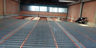 Bodega arriendo venta  en Cota-Siberia. dentro de parque industrial sobre via autopista Medellín, sin peajes, acceso, la bodega tiene un área total de trescientos ochenta y ocho M, área bodega de doscientos cincuenta y ocho m, con oficinas en primer piso de cuarenta y cinco m, en segundo piso oficinas de ochenta y cinco , con acabados pisos en cerámica, techos en drywall, ventanearía, baños en cada piso, área de recepción con dos baños y cocineta, altura bodega ocho m, capacidad cuatro TM2, un muelle a nivel . Cerca a Bogotá www.brokerinmobiliaria.com.co