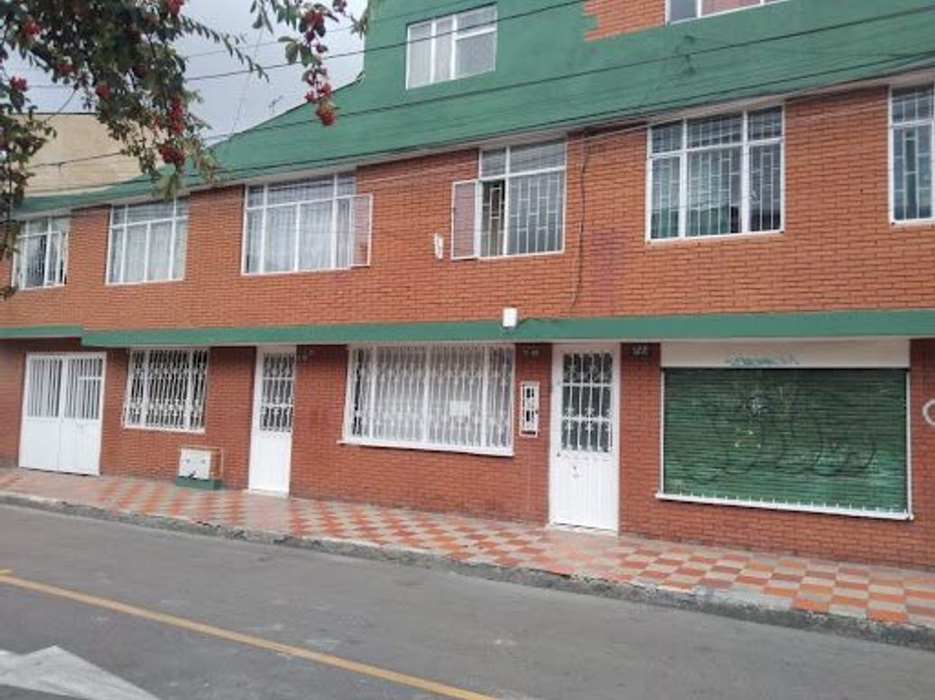 Casa de 11 alcobas en venta en Colón, Bogotá, 320 m² · foto 2 de 20