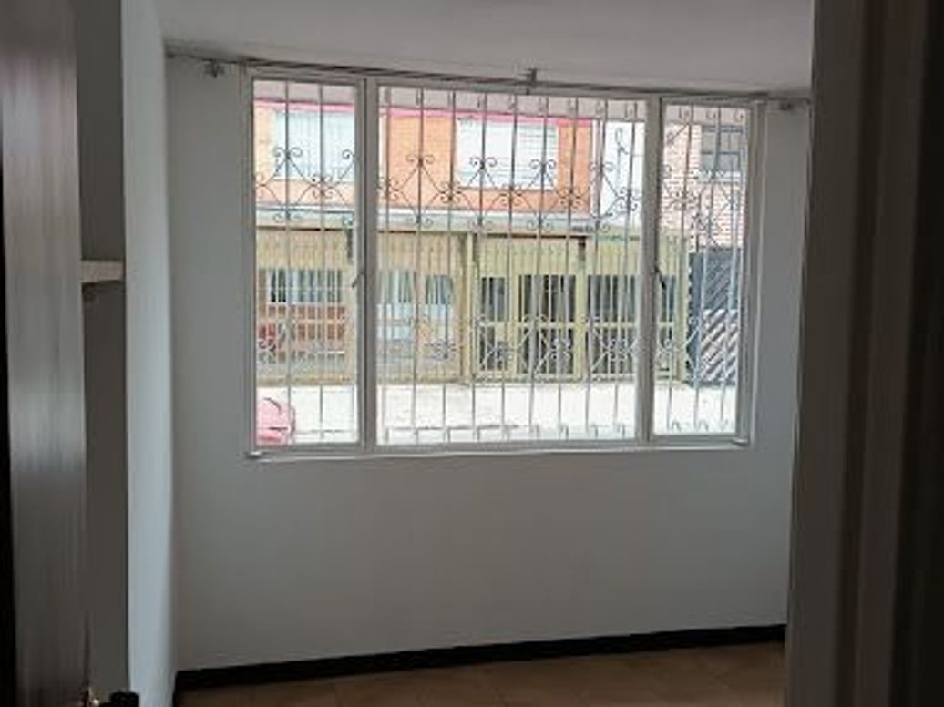 Casa de 11 alcobas en venta en Colón, Bogotá, 320 m² · foto 17 de 20