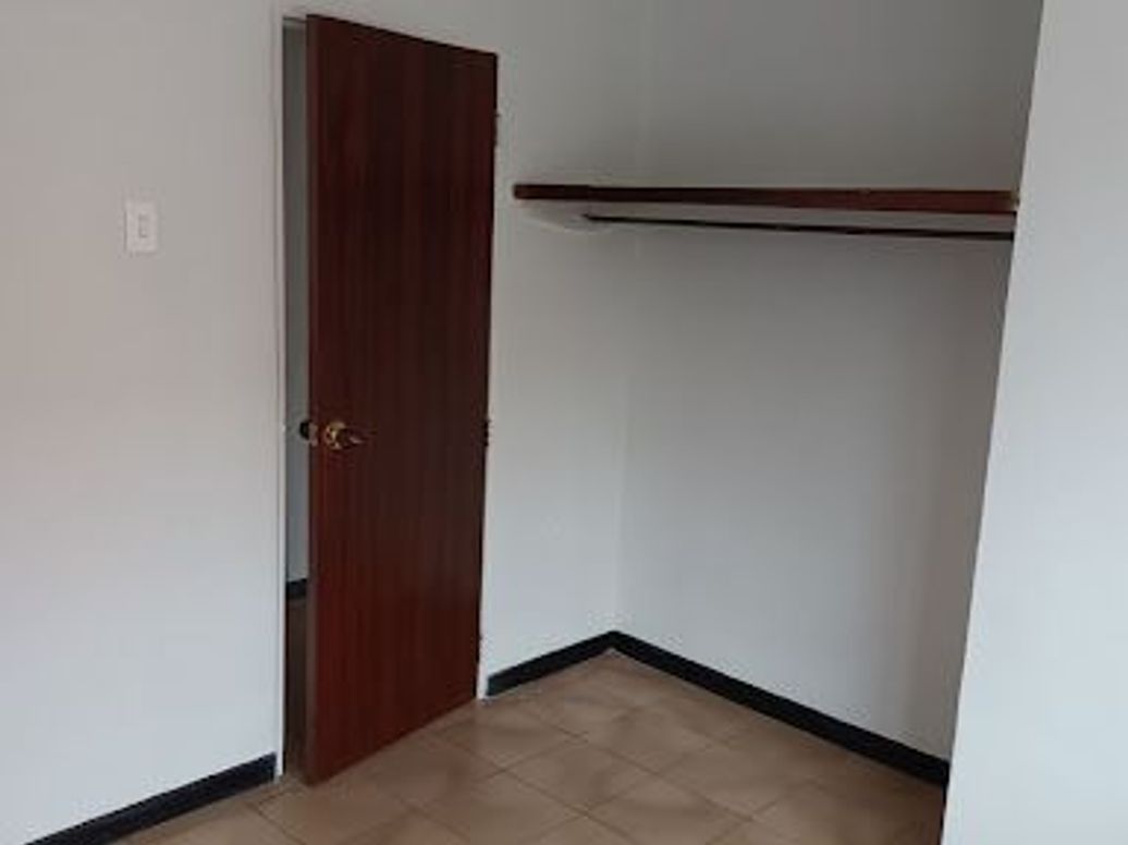 Casa de 11 alcobas en venta en Colón, Bogotá, 320 m² · foto 8 de 20