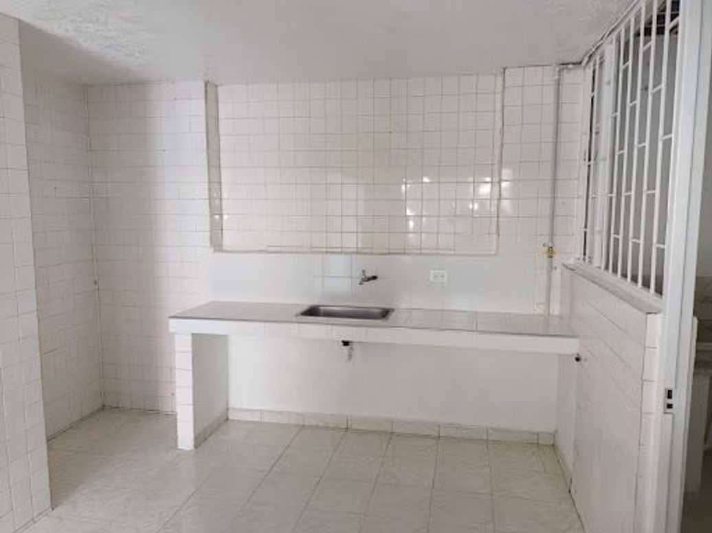 Casa de 11 alcobas en venta en Colón, Bogotá, 320 m² · foto 5 de 20