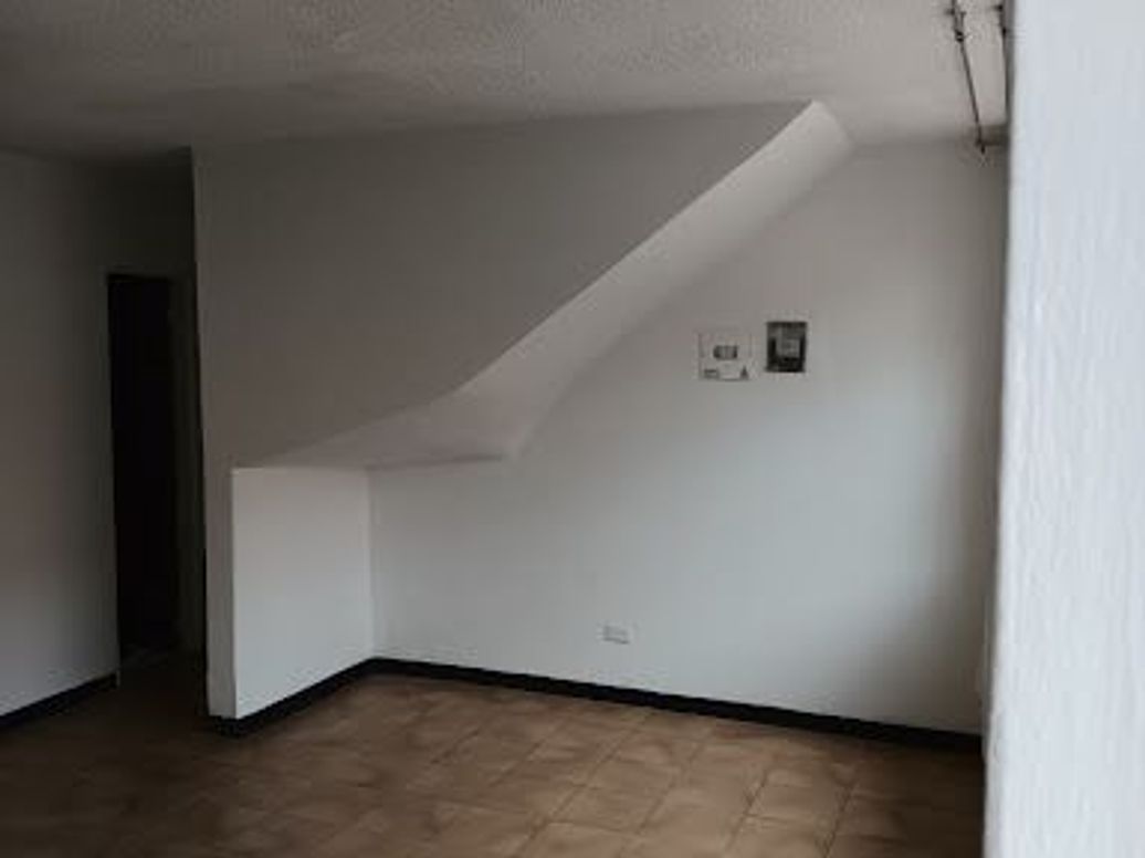 Casa de 11 alcobas en venta en Colón, Bogotá, 320 m² · foto 3 de 20