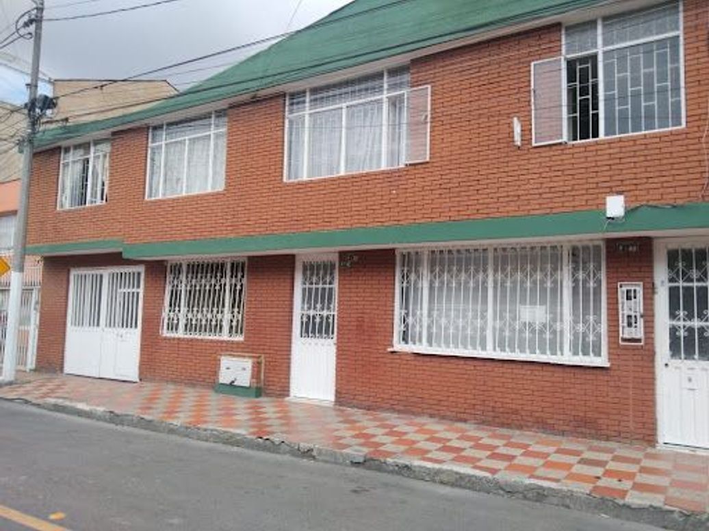 Casa de 11 alcobas en venta en Colón, Bogotá, 320 m² · foto 10 de 20
