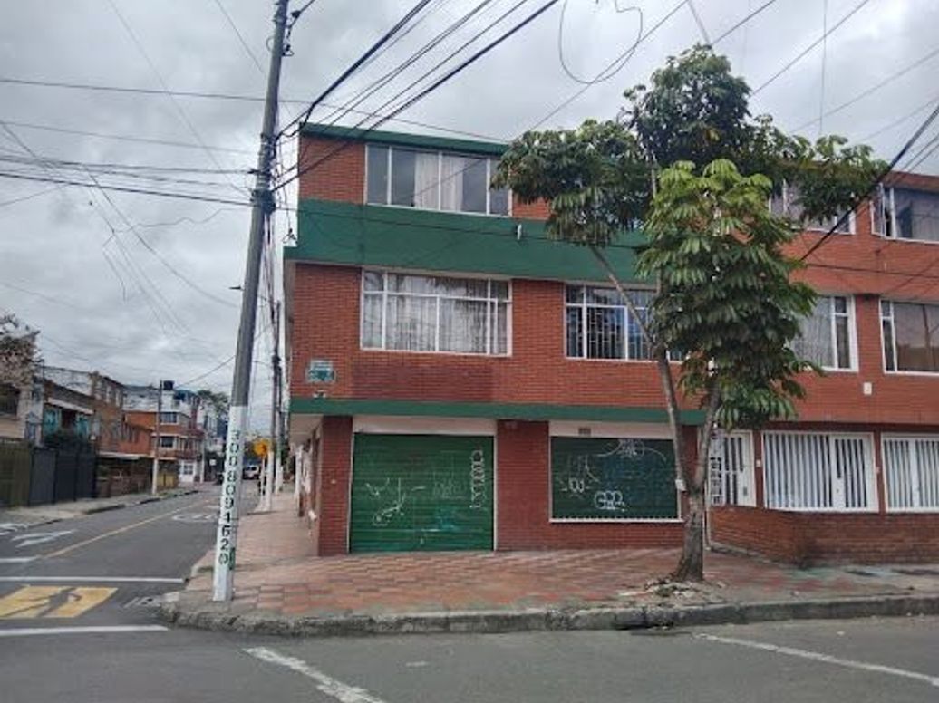 Casa de 11 alcobas en venta en Colón, Bogotá, 320 m² · foto 7 de 20