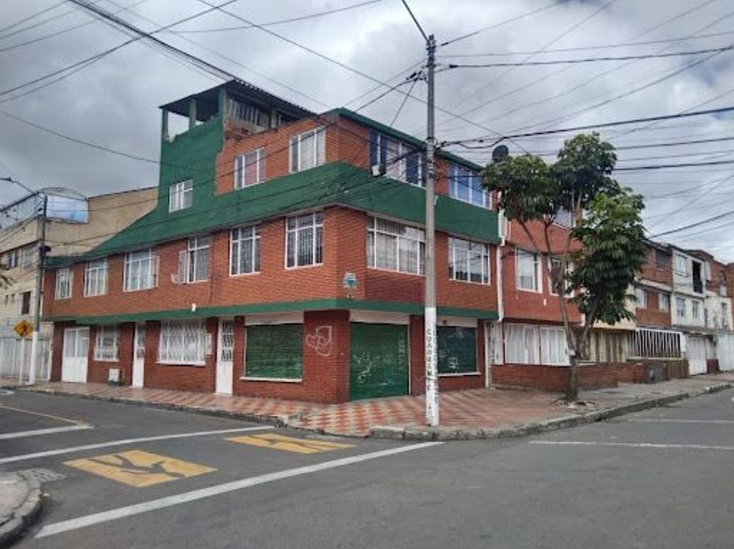 Casa de 11 alcobas en venta en Colón, Bogotá, 320 m² · foto 13 de 20