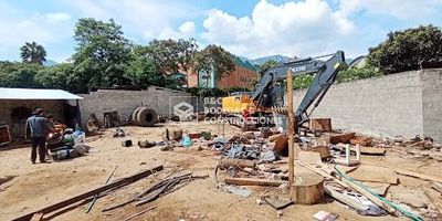 Se arrienda lote en el sur de la ciudad, lote con muy buena ubicación, en zona industrial, ideal para almacenamiento de carga pesada, o para construcción, anímate llámanos para darte la mejor información.