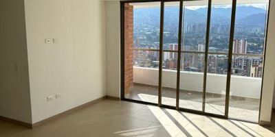 ¡Encuentra tu hogar ideal en sabaneta !
Te presentamos este hermoso apartamento, Con un área de 84.80 m2, contará con todo lo necesario para que tu y tu familia vivan cómodos.

Disfruta de sus 3 amplias alcobas que brindan privacidad a cada integrante de la casa. Sus 2 completos baños son ideales para las mañanas apuradas. Además, sus 3 grandes closets ofrecen el espacio perfecto para guardar toda tu ropa y accesorios.

La cocina integral te permitirá preparar deliciosos platos para los tuyos. Y su sala comedor es el lugar ideal para las reuniones familiares. Cuenta también con calentador de agua, por lo que nunca tendrás que preocuparte por el frió.

Ubícate a solo minutos de los principales centros comerciales de la zona. Disfruta de la tranquilidad que brindan sus jardines y juegos infantiles. Además, podrás estacionar tu vehículo en el parqueadero de visitantes sin preocupaciones.
ademas este apartamento cuenta con vista panoramica a la ciudad.


¡No dejes pasar esta oportunidad! C