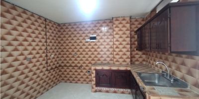 Arrendamos Casa Local en Itagüí sector Centro, con buen servicio de transporte público cerca al Parque Principal de Itagüi, a la Estacion Del Metro, y al Centro Comercial Mayorca. La propiedad de 250M2 esta distribuida en 2 niveles primer nivel vivienda y segundo nivel para comercio tiene 7 alcobas, sala comedor, cocina y zona de ropas. 3 baños. Si deseas vivir en un lugar agradable y cerca de todo lo que ncesitas, esta opción es para ti. Agenda tu cita pronto!

COD 3768
 

 
