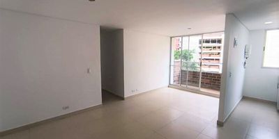 Codigo 22639. Apartamento en arriendo ubicado en Sabaneta sector La DoctoraCerca a: Hospital de Sabaneta, Universidad San Martin, Caballo Blanco y Centro comercial Aves Marias.Descripción general: 3 habitaciones con closet, 2 baños, Salon - comedor, Cocina abierta integral, Zona de ropas, Balcón, Parqueadero sencillo, Red de gas y Servicios públicos.La unidad cuenta con Portería 24 horas, Parque infantil, Salón de juegos para niños, Cancha, Salón de juegos para adultos, Gimnasio, Salón social, Zona de bbq, Piscina para adultos, Piscina para niños, Zonas verdes, Zona de mascotas y Parqueadero de visitantes.