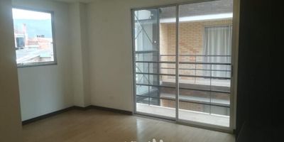 [VEN] ID HOUM: 117615

En Houm te ayudamos de forma fácil y segura. Los beneficios de comprar con nosotros:
    • Te ayudamos a conseguir financiamiento a través de una asesoría personalizada
    • Mediación y seguimiento de todo el proceso
    • Ponemos a tu disposición profesionales en notariado, registro y asesoría jurídica
¡Solo te preocupas de las firmas!

Departamento en venta, ubicado en el barrio La Bajada, con una superficie construida de 36.00 m² y superficie total de 39.00 m². 

Sus principales características son:

    • 1 dormitorio
    • 1 baño
    • Admite mascotas
    • Cocina tipo americana
    • Piso 3
    • Año de construcción: 2016
    • Cuarto de lavado
    • Bodega
            
Si compras con nosotros, te brindamos asesoría personalizada durante todo el proceso.
        
¡Comienza una nueva etapa con Houm! Compra fácil, rápido y seguro.