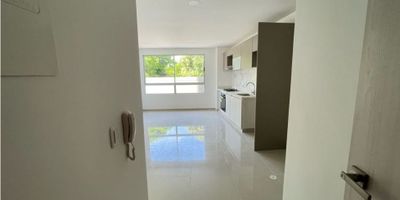 Acogedor apartaestudio en Ciudad Jardín , diseñado para brindar comodidad y practicidad. Con espacio bien distribuido, acabados modernos y ubicación céntrica, ideal para una vida urbana y conveniente. El edificio cuenta con piscina, gimnasio, salón social, baño turco, parqueadero para visitantes.