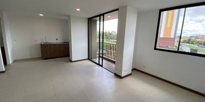 Codigo 22553. Apartamento en venta ubicado en Rionegro sector San AntonioEl Apartamento hace parte del proyecto mas exitoso en ventas del sector con una gran oportunidad de valorización, vista hacia zonas comunes y San Antonio de Pereira, Transporte Rionegro la Ceja. Rionegro San Antonio, Vías de Acceso a Glorieta Somer, Vía Llanogrande la Ceja, Cerca a Clínica Somer, City medica, Iglesia San Antonio, Variedad de restaurantes, bares y postres, D1, Jumbo. Parque San Antonio. Descripción general: 2 habitaciones, 1 closet, 2 baños, Salon - comedor, cocina abierta integral, Zona de ropas, Balcón, Parqueadero sencillo, Cuarto útil, Red de gas y Servicios públicos. La unidad cuenta con Portería 24 Horas, Lobbie, Coworking, Parque Infantil, Salón de juegos para niños, Cancha, Gimnasio, Salón de yoga o meditación, Salón social, Zona de Bbq, Piscina para adultos, Piscina para niños, Sauna, Turco, Zonas verdes, Zona de mascotas y Parqueadero de visitantes. 