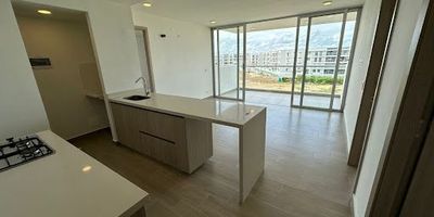 Hermoso apartamento para estrenar de 2 habitaciones, 3 baños, Sala-comedor, cocina, zonas de labores ubicado en el Edificio Altana en Serena del Marel cual ofrece amenidades para el disfrute como: piscina, Gimnasio