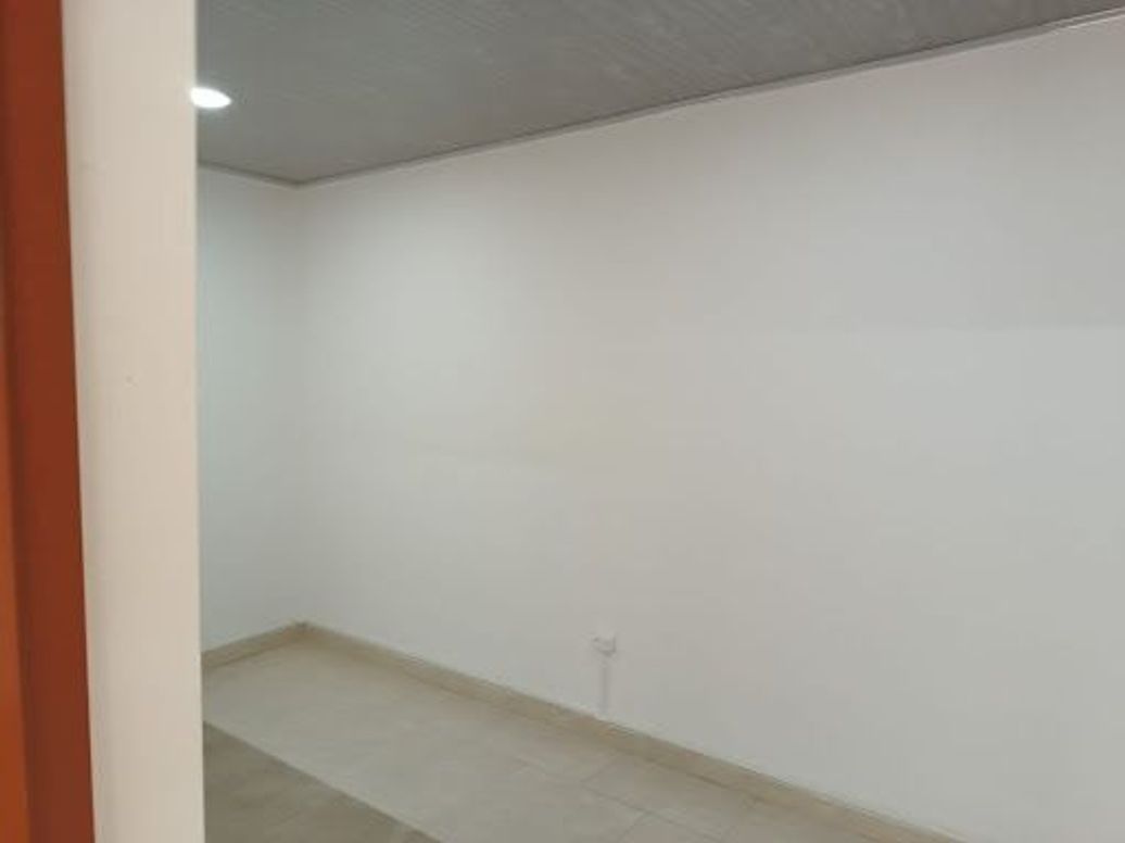 Casa de 10 alcobas en venta en Las Orquideas, Bogotá, 351 m² · foto 12 de 20