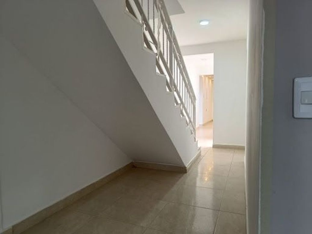 Casa de 10 alcobas en venta en Las Orquideas, Bogotá, 351 m² · foto 7 de 20