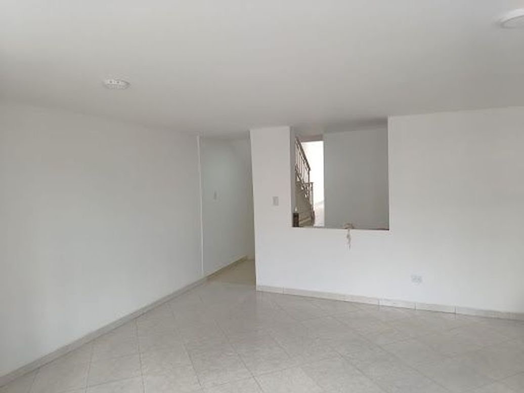 Casa de 10 alcobas en venta en Las Orquideas, Bogotá, 351 m² · foto 6 de 20