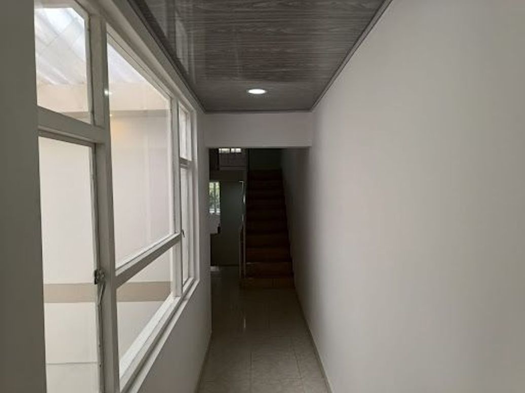 Casa de 10 alcobas en venta en Las Orquideas, Bogotá, 351 m² · foto 13 de 20