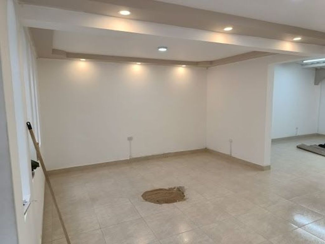 Casa de 10 alcobas en venta en Las Orquideas, Bogotá, 351 m² · foto 3 de 20