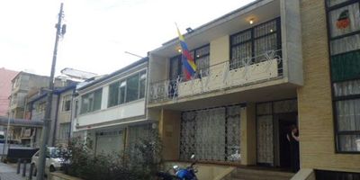 Casa para oficinas, cerca de sector bancario y restaurantes, zonas verdes cerca, facilidad de transporte publico.