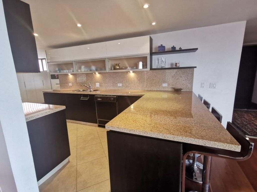 Apartamento de 1 alcoba en venta en El Refugio, Bogotá, 155 m² · foto 7 de 18