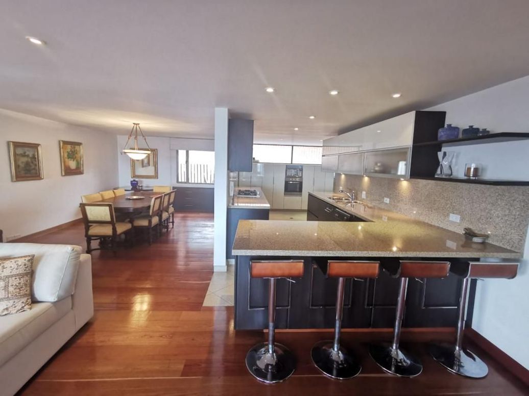 Apartamento de 1 alcoba en venta en El Refugio, Bogotá, 155 m² · foto 10 de 18