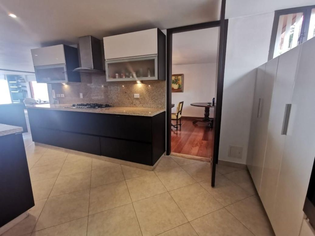 Apartamento de 1 alcoba en venta en El Refugio, Bogotá, 155 m² · foto 2 de 18