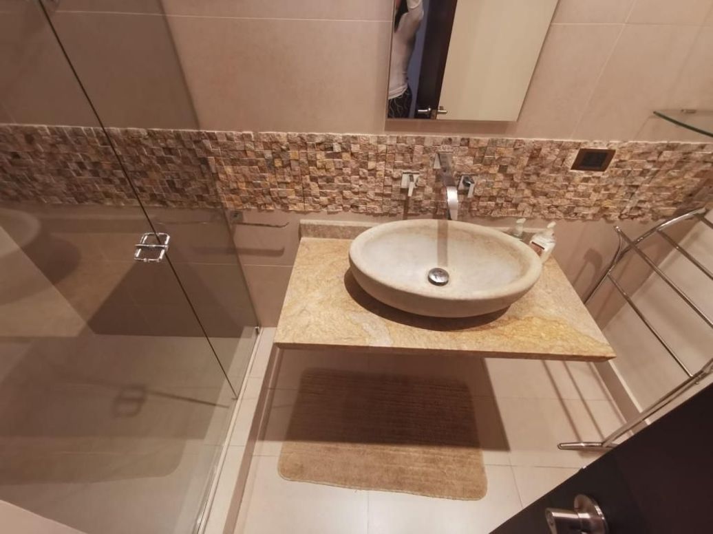 Apartamento de 1 alcoba en venta en El Refugio, Bogotá, 155 m² · foto 3 de 18