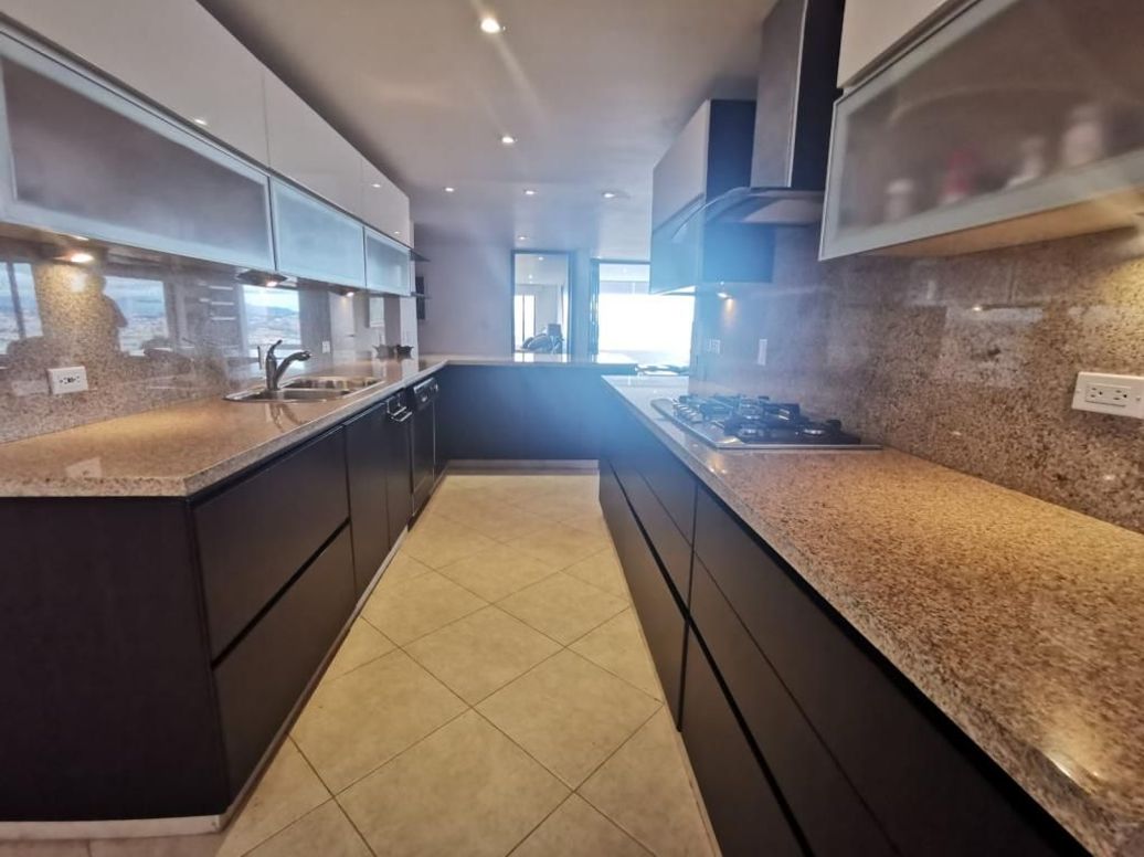 Apartamento de 1 alcoba en venta en El Refugio, Bogotá, 155 m² · foto 11 de 18