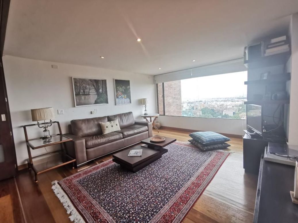 Apartamento de 1 alcoba en venta en El Refugio, Bogotá, 155 m² · foto 17 de 18