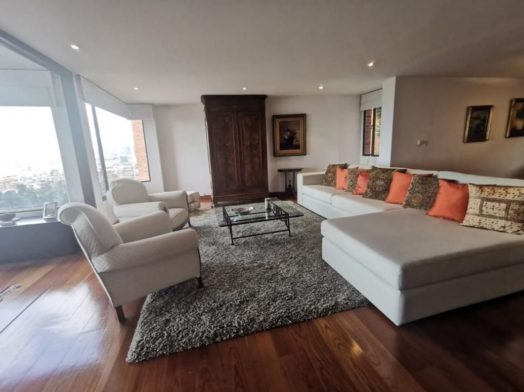 Apartamento de 1 alcoba en venta en El Refugio, Bogotá, 155 m² · foto 8 de 18