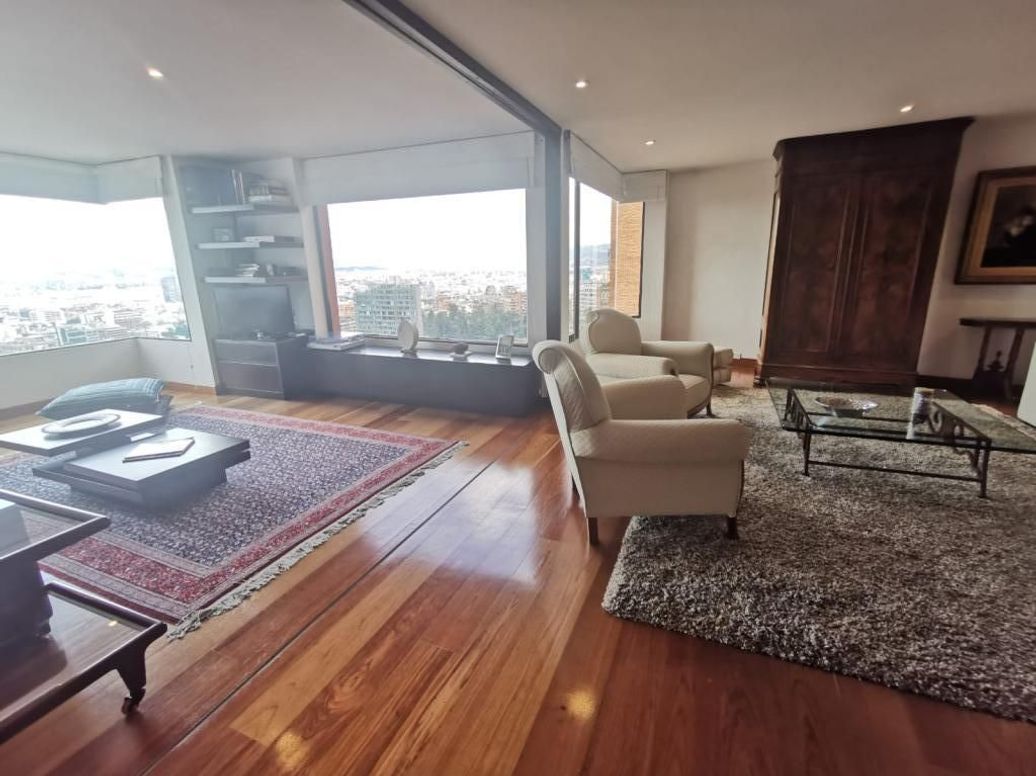 Apartamento de 1 alcoba en venta en El Refugio, Bogotá, 155 m² · foto 9 de 18