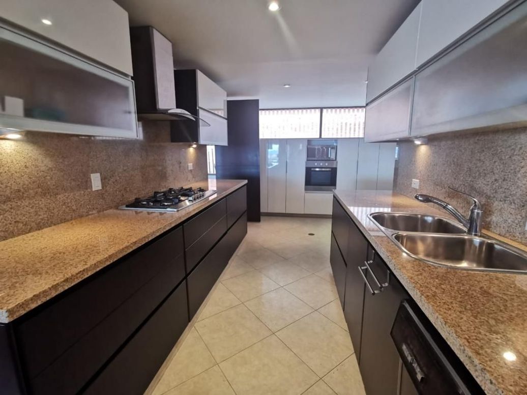 Apartamento de 1 alcoba en venta en El Refugio, Bogotá, 155 m² · foto 16 de 18