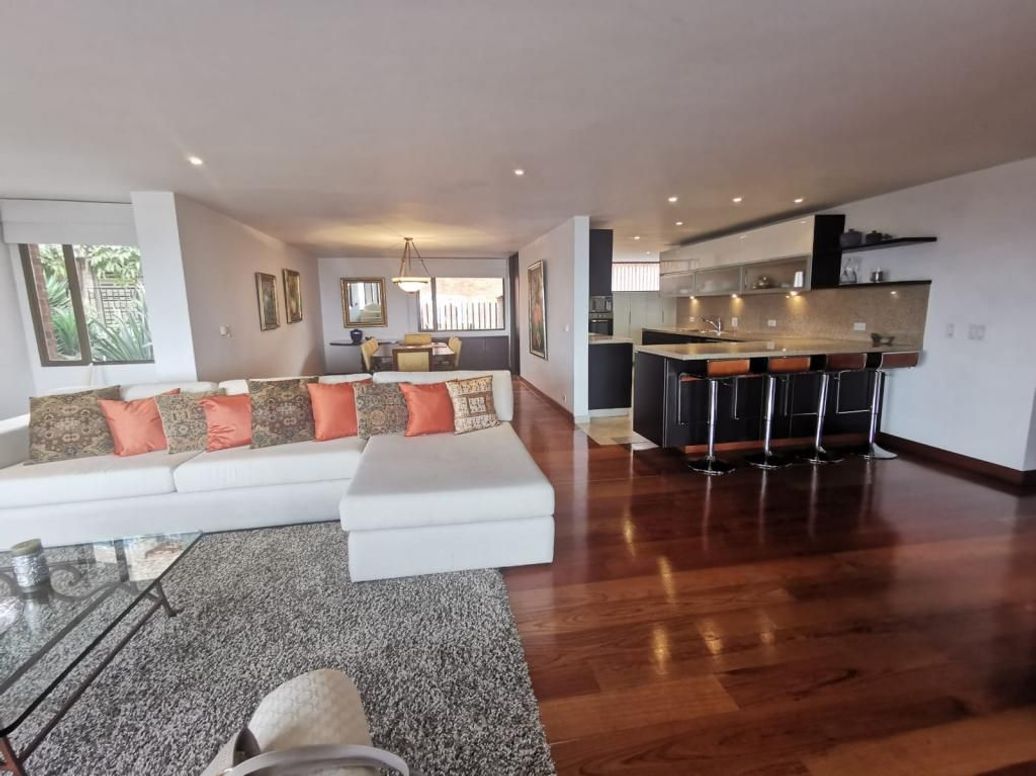 Apartamento de 1 alcoba en venta en El Refugio, Bogotá, 155 m² · foto 14 de 18